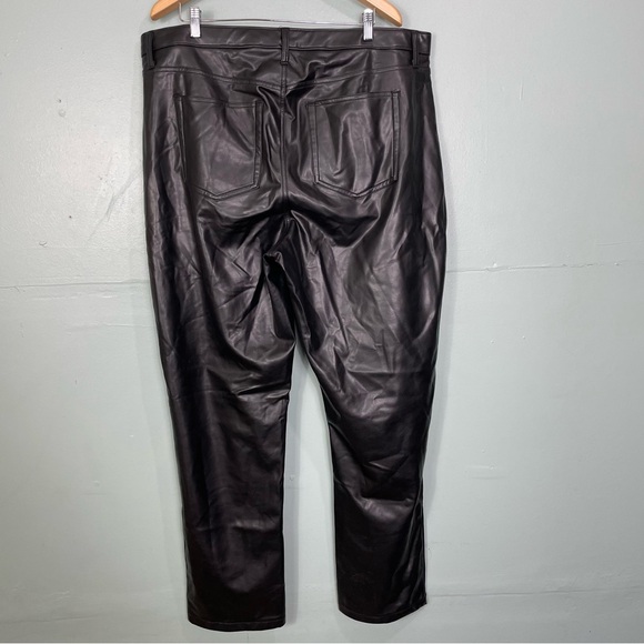 Abercrombie and Fitch The 90’s Straight Ultra High Rise Faux Leather Curve Love - Picture 5 of 8